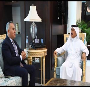 السفير أبو الرب يبحث مع الأمين العام للخارجية القطرية آخر التطورات وسبل تعزيز التعاون الثنائي