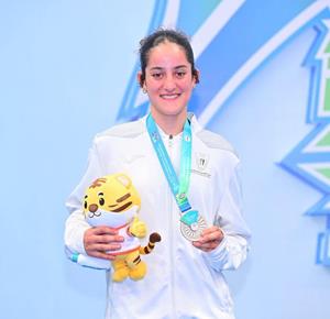بطلة فلسطين مريم بشارات تكتفي بفضية آسيا للكاراتيه