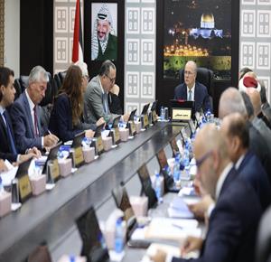 مصطفى: الحكومة تؤكد استعدادها لتحمّل كامل مسؤولياتها الوطنية في الضفة والقطاع