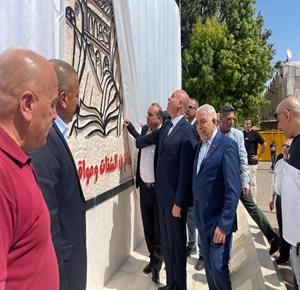 حمدان يطلع على الاحتياجات الثقافية في دورا ويفتتح جدارية الشاعر الراحل يوسف الخطيب
