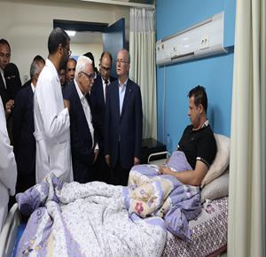 مصطفى يتفقد الجرحى من أبناء شعبنا في مستشفى العريش العام