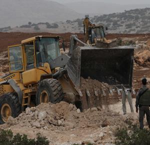 قوات الاحتلال تشرع بتحريف أراضٍ في حوسان غرب بيت لحم