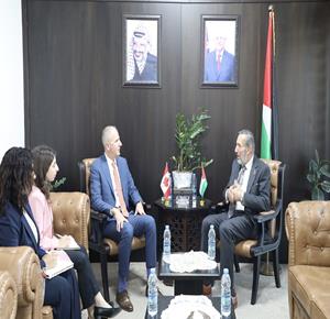 وزير العدل يبحث مع ممثل كندا المستجدات السياسية