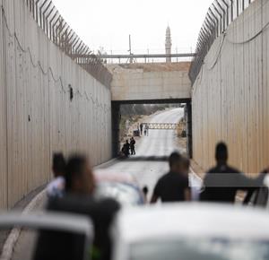 الاحتلال يواصل عدوانه على بلدات وقرى في محافظة القدس: حصار واعتقالات وتنكيل