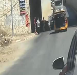 القدس: الاحتلال يعتدي على شاب عند الحاجز العسكري الواصل بين بلدتي بدو والجيب