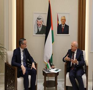العامور يبحث مع الاتحاد الأوروبي ومنظمة العمل الدولية دعم الاقتصاد الفلسطيني