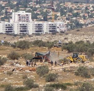 الاحتلال يهدم غرفة زراعية في دير بلوط غرب سلفيت