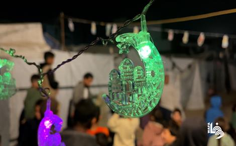 نازحون في غزة يزيّنون خيامهم استقبالاً لرمضان