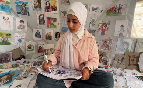 رنيم ناصر توثق بالرسم مأساة النزوح والحرب