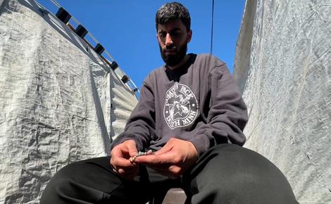 هيثم يفجع باستشهاد زوجته وأطفاله قبل أيام من تحريره