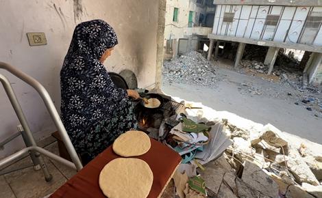 غزيون يعيشون في أبراج متضررة يخشون من انهيارها غزيون يعيشون في أبراج متضررة يخشون من انهيارها