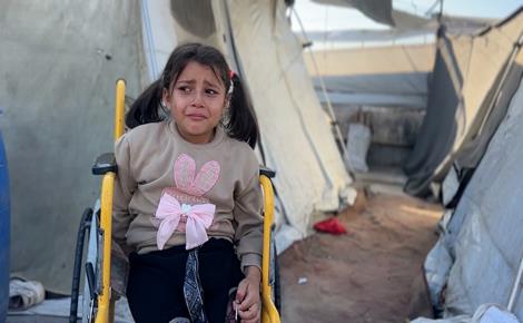 الطفلة ليان عسلية تحلم بالمشي مجدداً