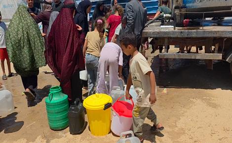 ظروف قاسية يعيشها النازحون الأيتام بخان يونس 