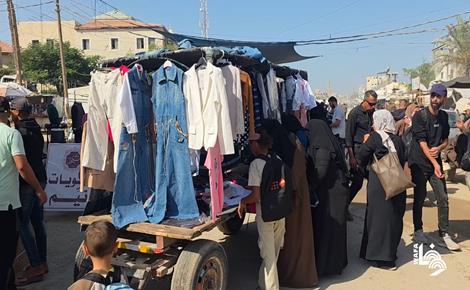نازحون في خان يونس يلجؤون إلى البسطات لتأمين لقمة العيش