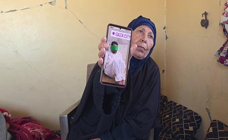 مسنة من غزة تنتظر معرفة مصير ابنها المفقود مسنة من غزة تنتظر معرفة مصير ابنها المفقود