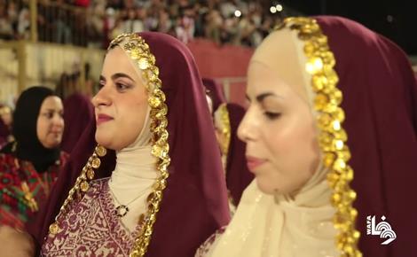 دورا تحتفل بزفاف 88 عريساً وعروساً