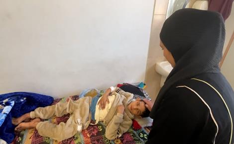 مصعب يحتاج لعلاج عموده الفقري خارج غزة