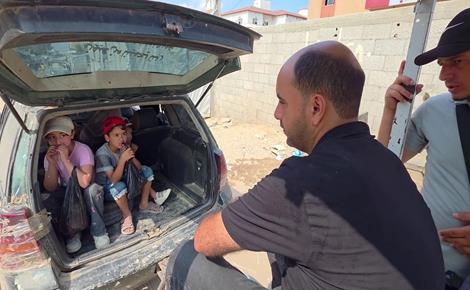 المواصلات بغزة.. عربات تجرها مركبات متهالكة وحيوانات المواصلات بغزة.. عربات تجرها مركبات متهالكة وحيوانات